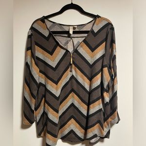 Tacera chevron patterned zip up blouse size XL